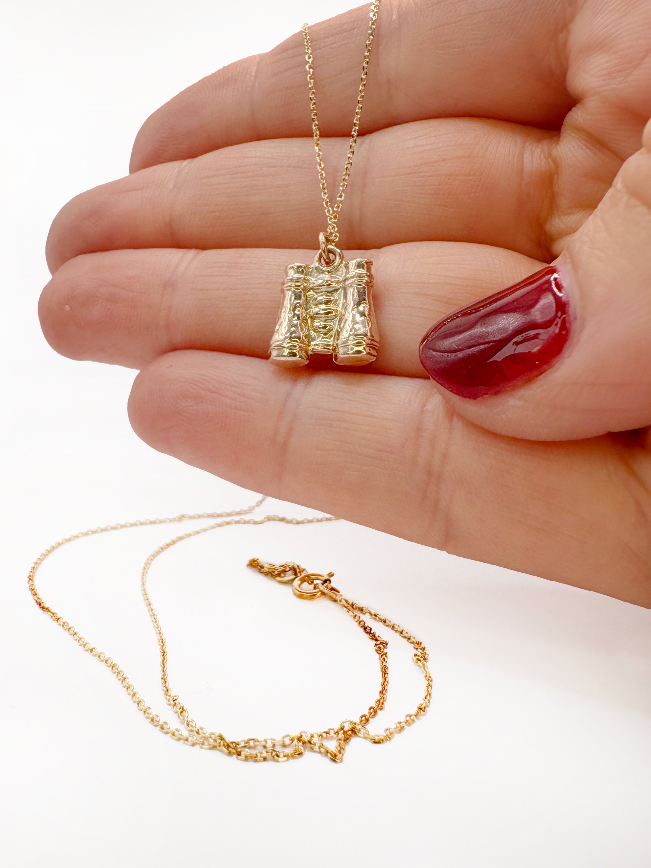 9ct Gold Binoculars on 9ct Gold Chain