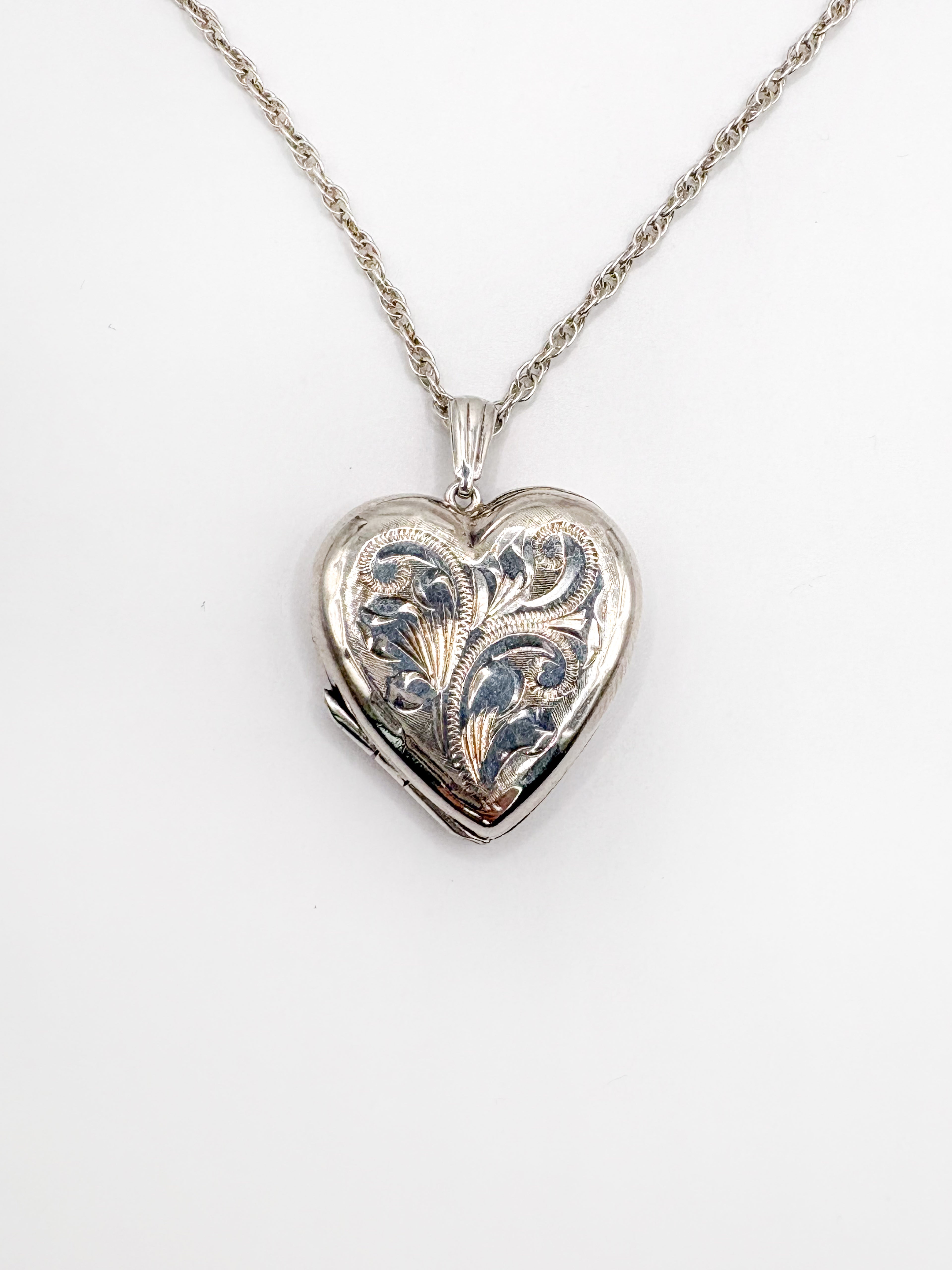 Vintage Sterling Silver Locket with Flower Engraving (Large)